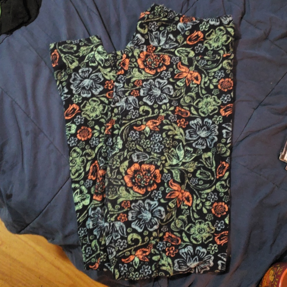 LulaRoe Rare Flower TC Leggings EUC!